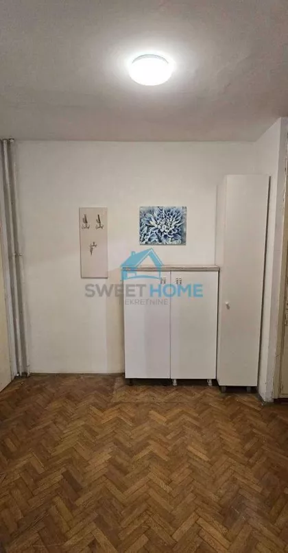 Ustanička | 4zida.rs