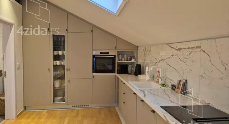 Četvoroiposoban stan | 4zida