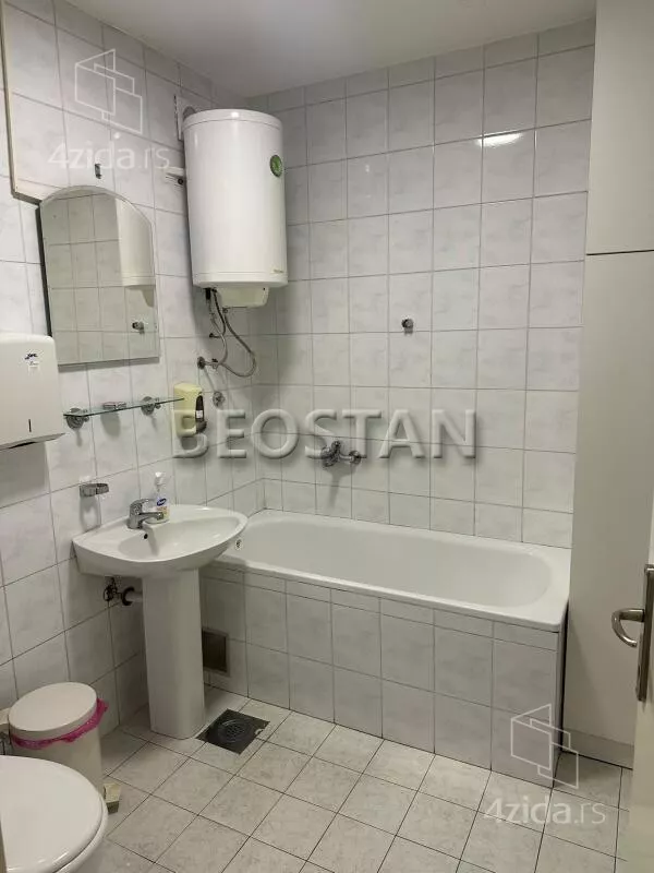 Šestosoban stan | 4zida