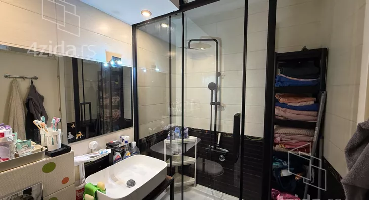 Četvoroiposoban stan | 4zida