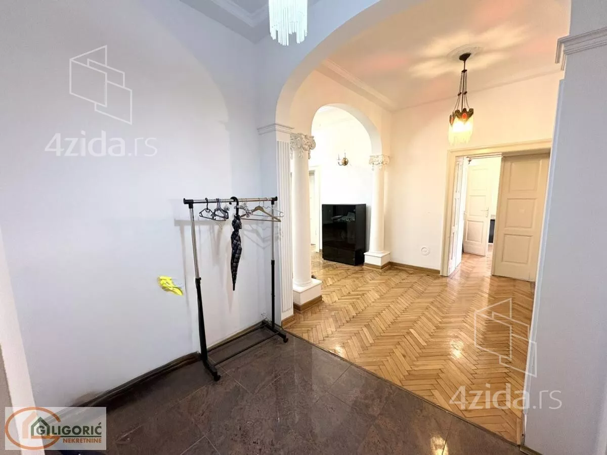 Šestosoban stan | 4zida