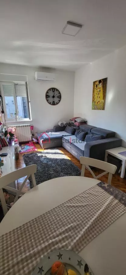 Vukov Spomenik | 4zida.rs