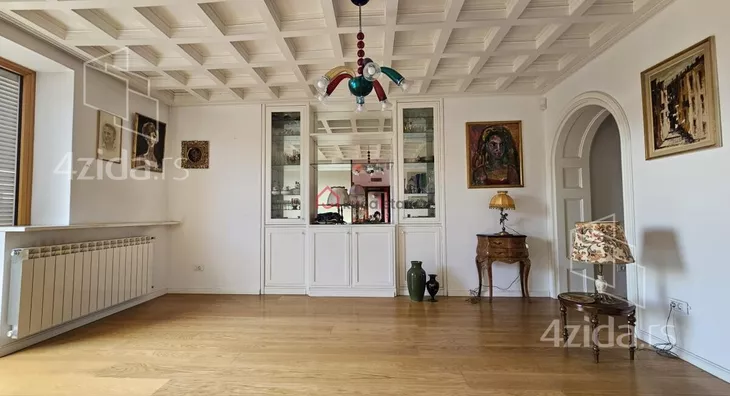 Sedmosoban stan | 4zida