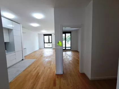 Dom Zdravlja | 4zida.rs