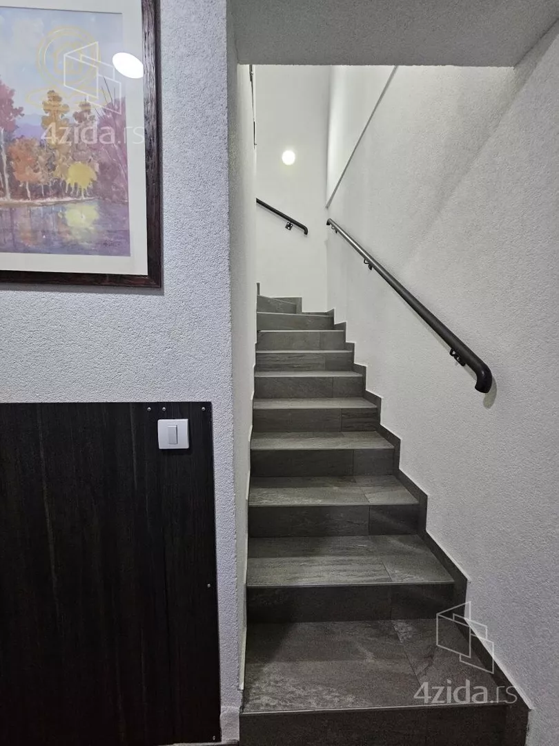 Šestosoban stan | 4zida