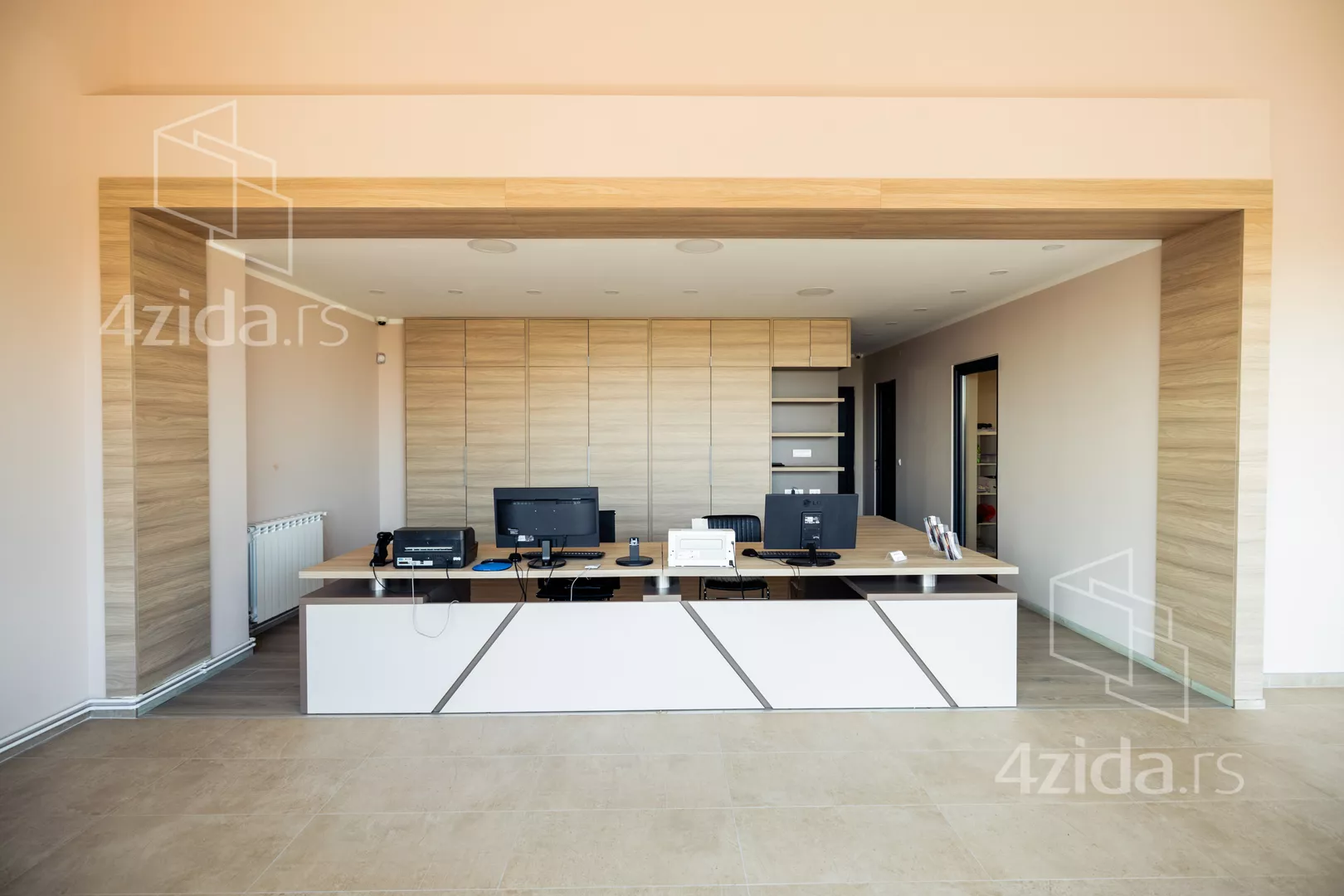 Poslovna zgrada | 4zida