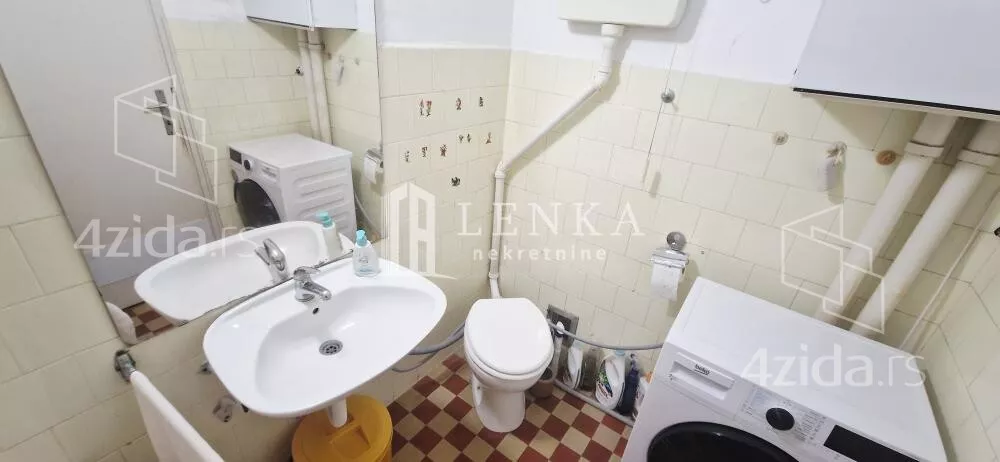 Četvoroiposoban stan | 4zida