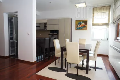 DEDINJE BELI DVOR | 4zida.rs