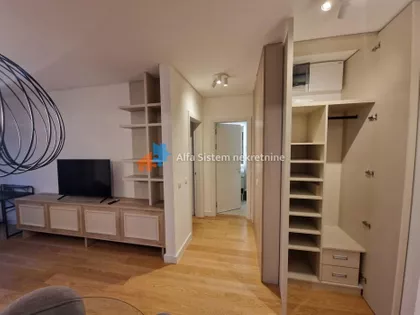 Vukov Spomenik | 4zida.rs