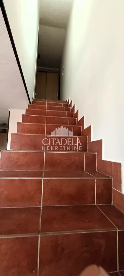Crveno Barjače | 4zida.rs