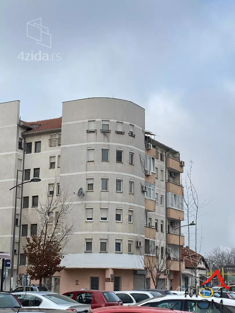 Petosoban stan | 4zida