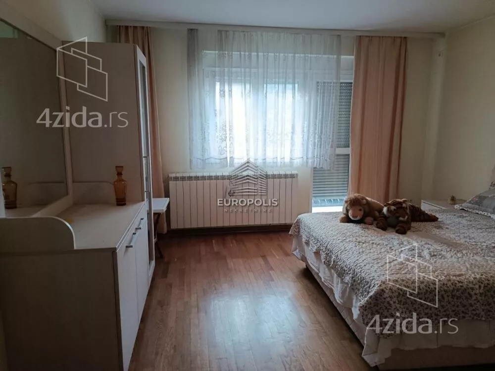 Petoiposoban stan | 4zida