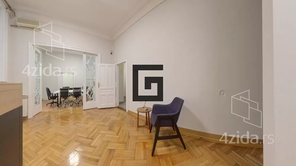 Šestoiposoban stan | 4zida
