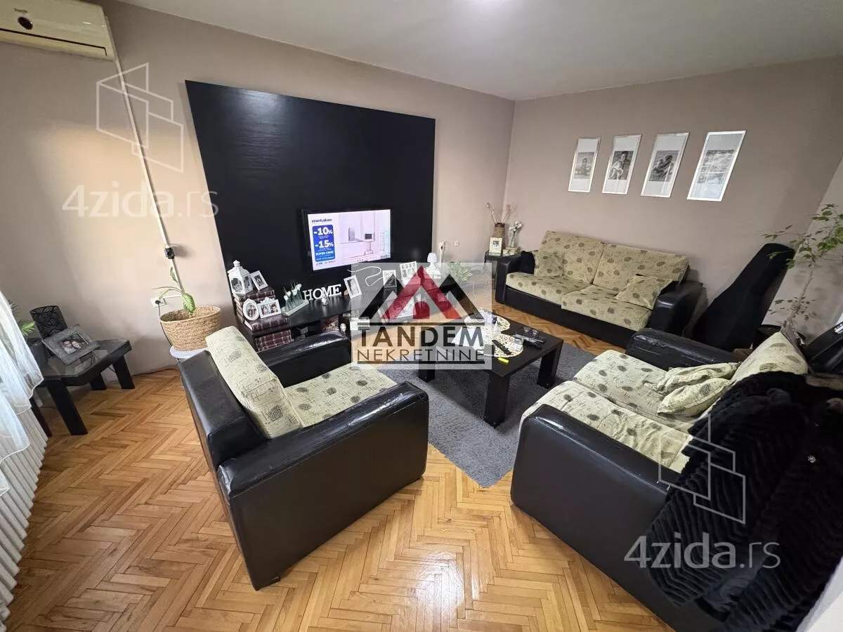 Četvoroiposoban stan | 4zida