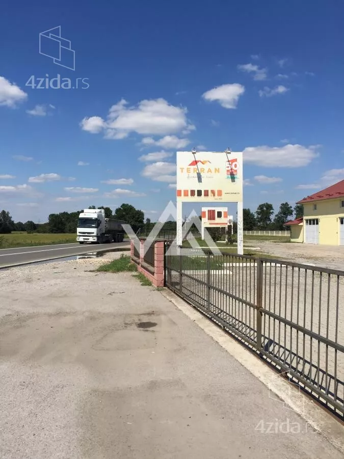Poslovna zgrada | 4zida