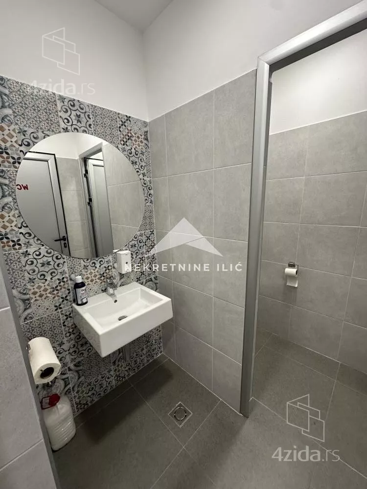 Poslovna zgrada | 4zida