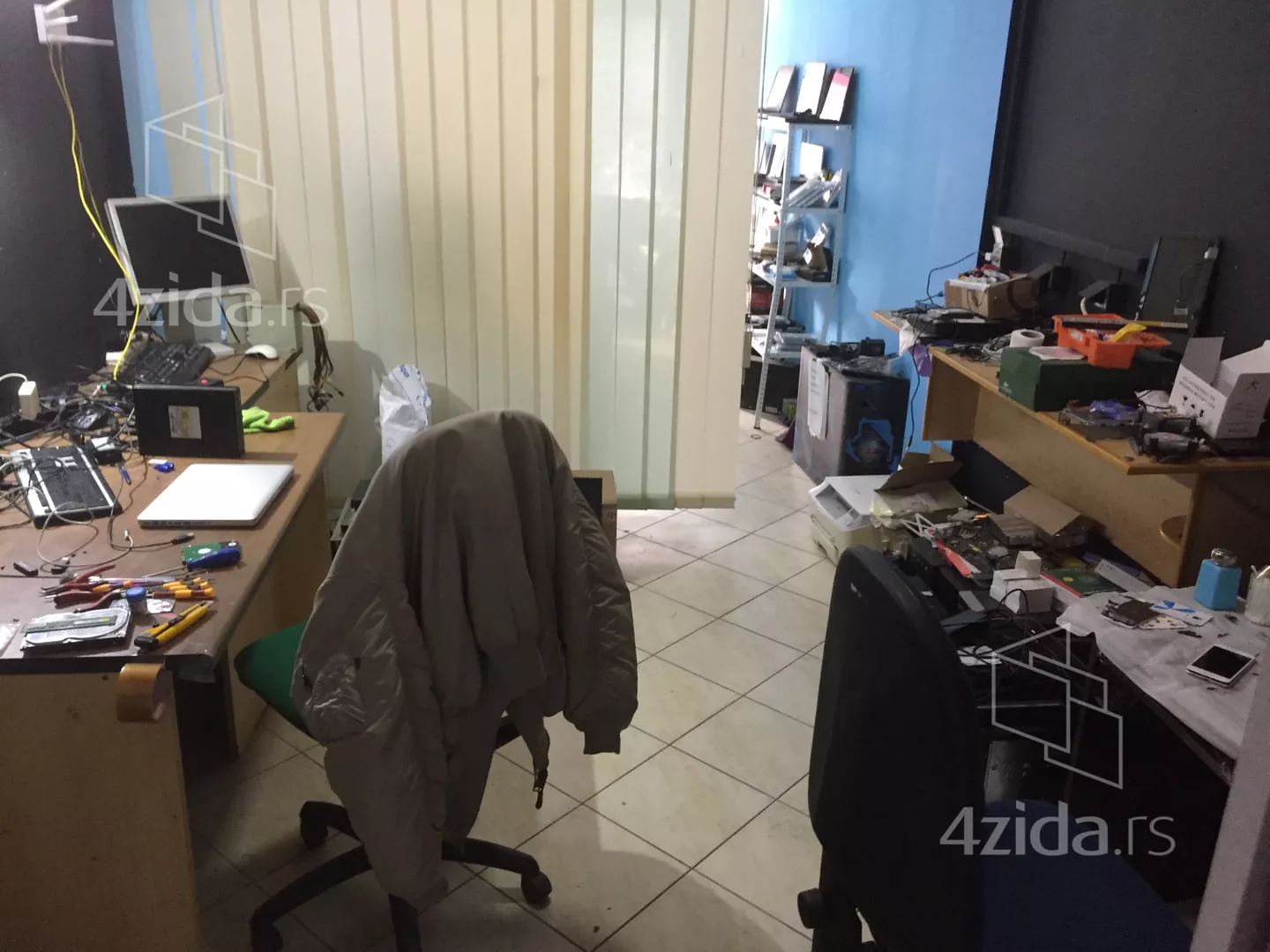 Lokal | 4zida