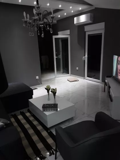 Vojvode Vlahovića bb | 4zida.rs