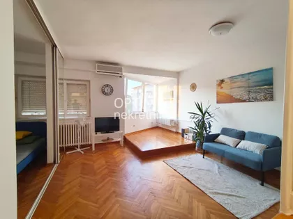 Ustanička | 4zida.rs