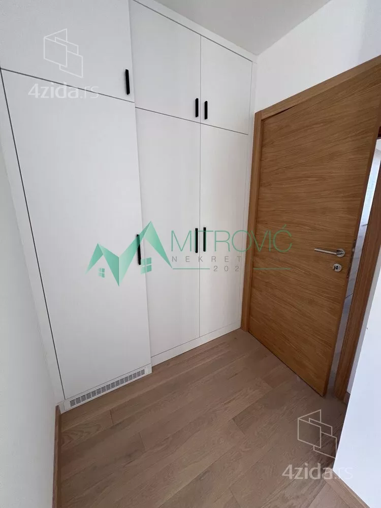 Šestosoban stan | 4zida