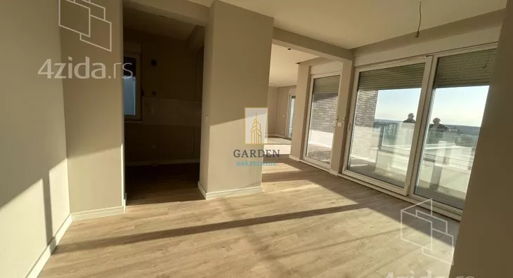 Petosoban stan | 4zida