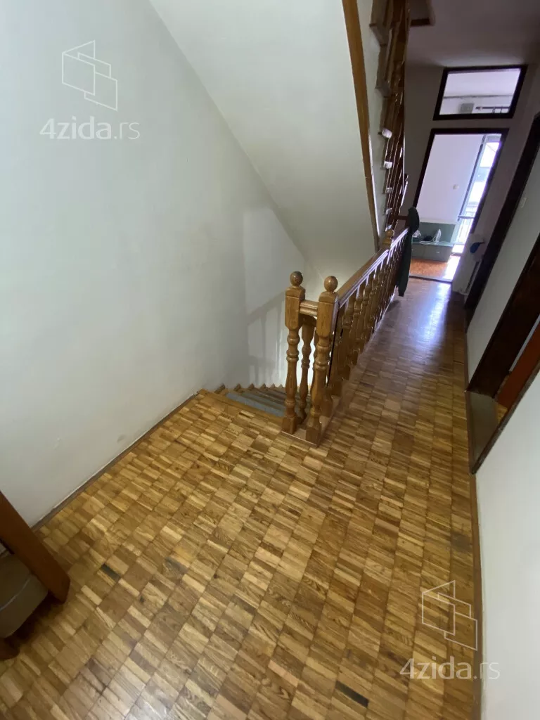 Šestosoban stan | 4zida