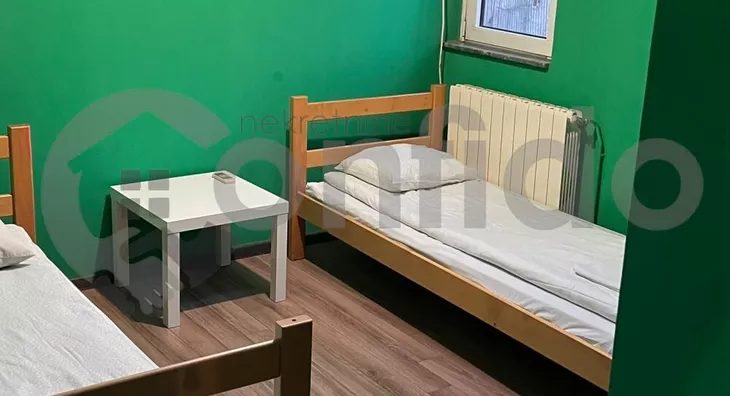 Šestoiposoban stan | 4zida