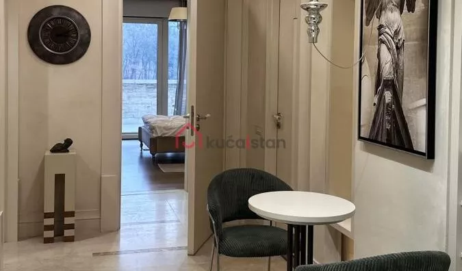 Četvoroiposoban stan | 4zida