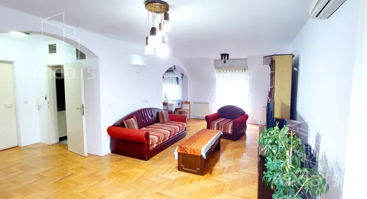 Petoiposoban stan | 4zida