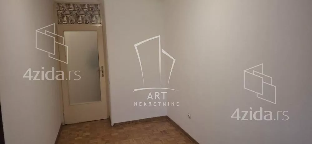 Četvoroiposoban stan | 4zida