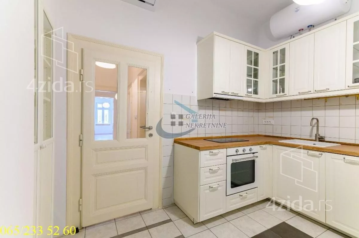 Četvoroiposoban stan | 4zida