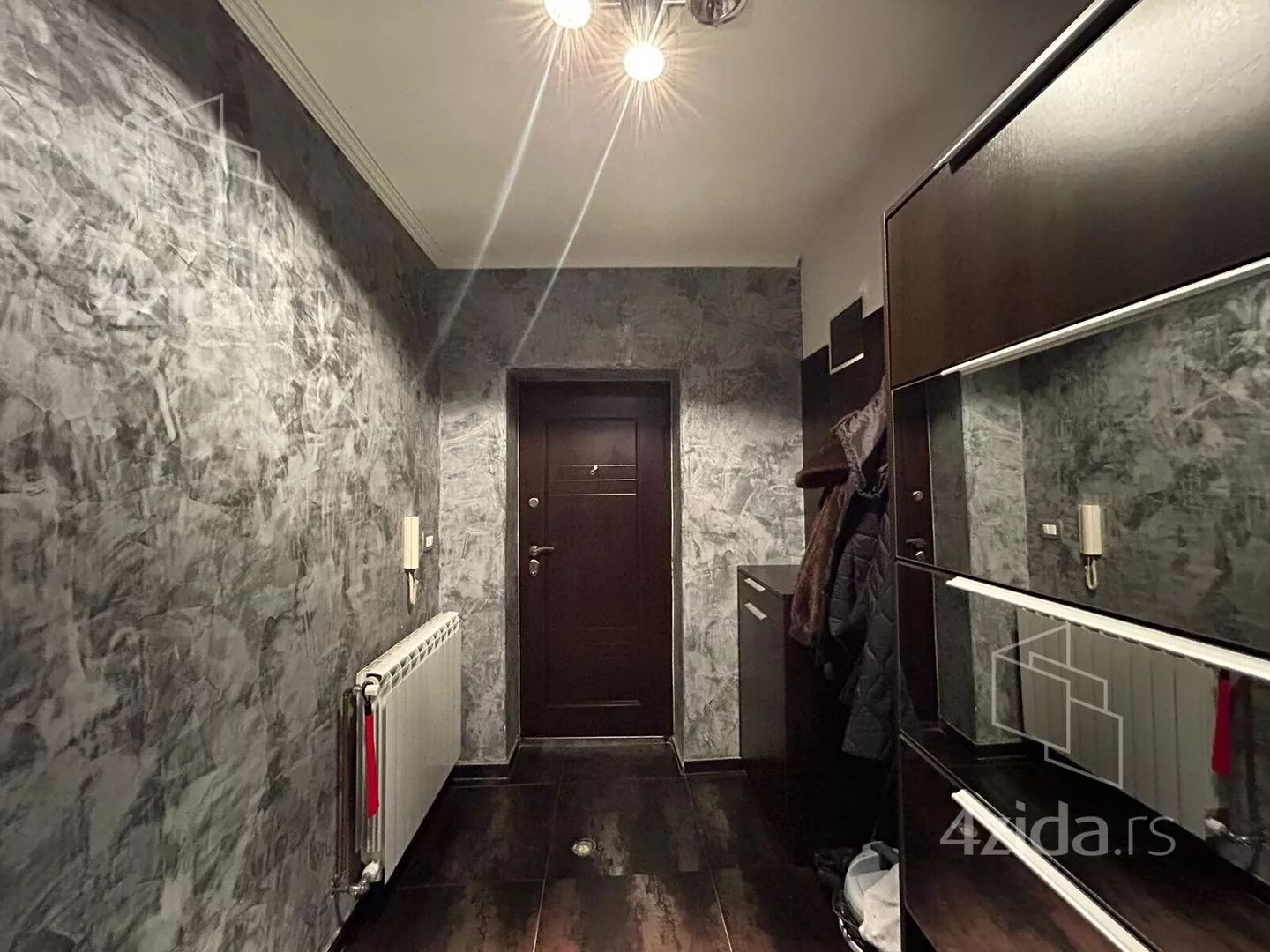 Četvoroiposoban stan | 4zida