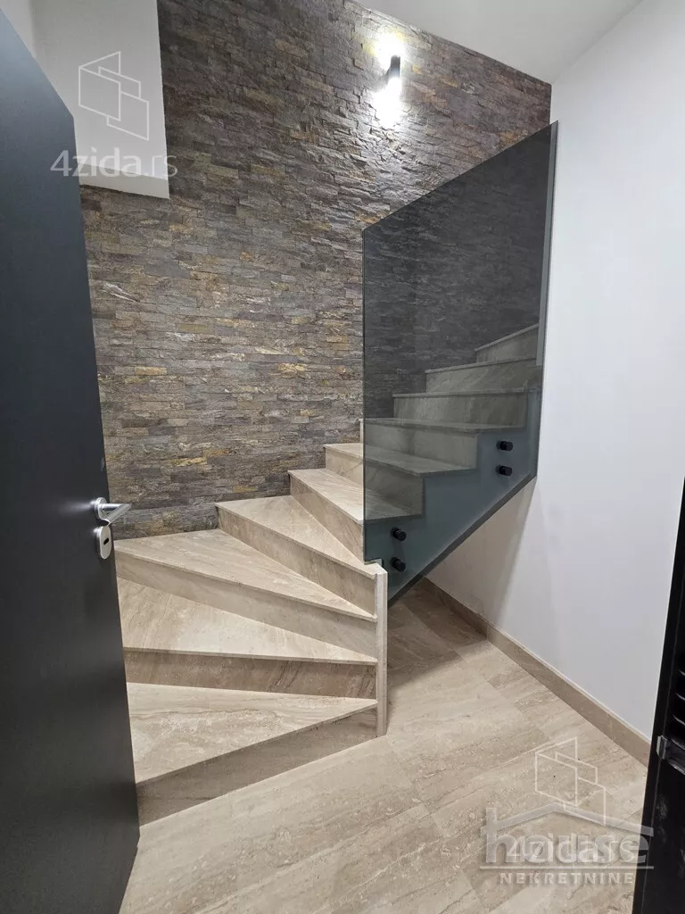 Šestosoban stan | 4zida