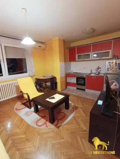 TRG MAJKE JEVROSIME | 4zida.rs