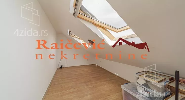 Troiposoban stan | 4zida