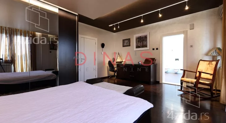 Šestosoban stan | 4zida