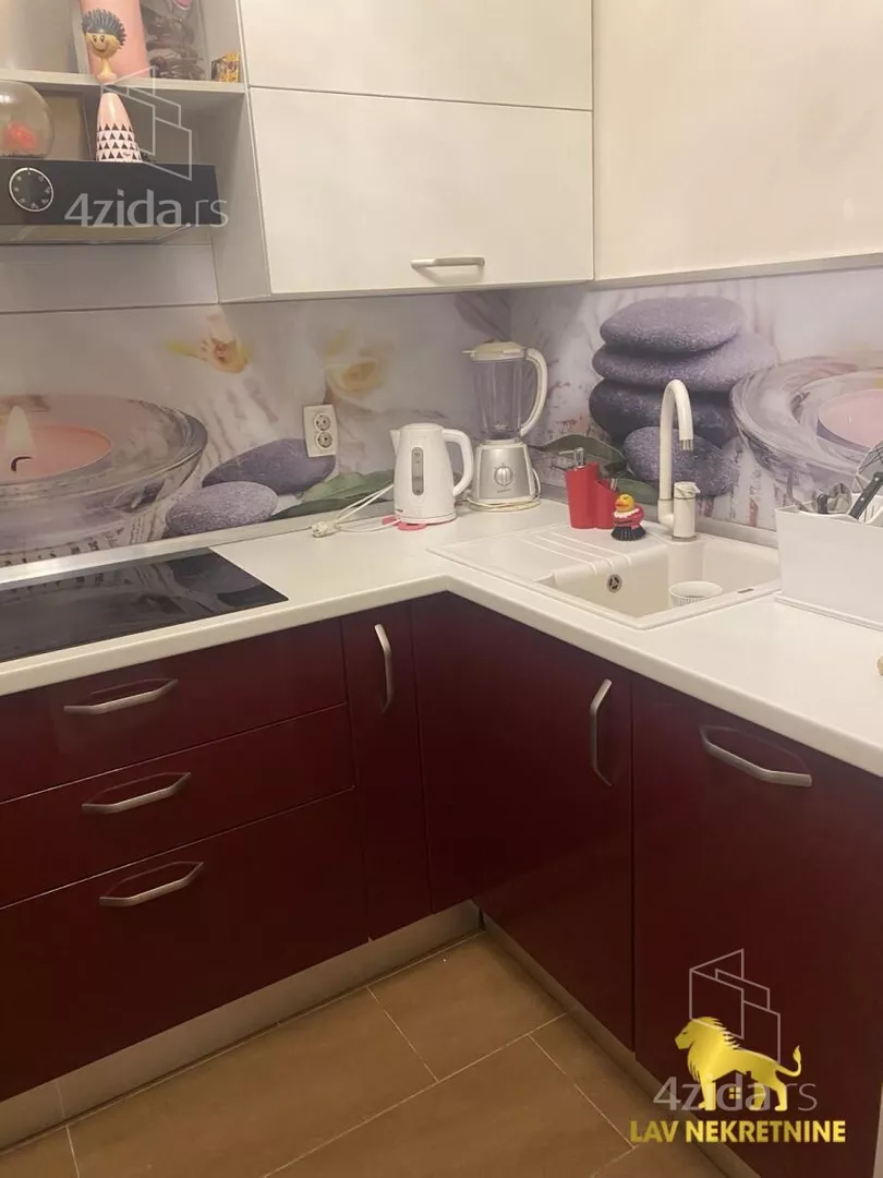 Četvoroiposoban stan | 4zida