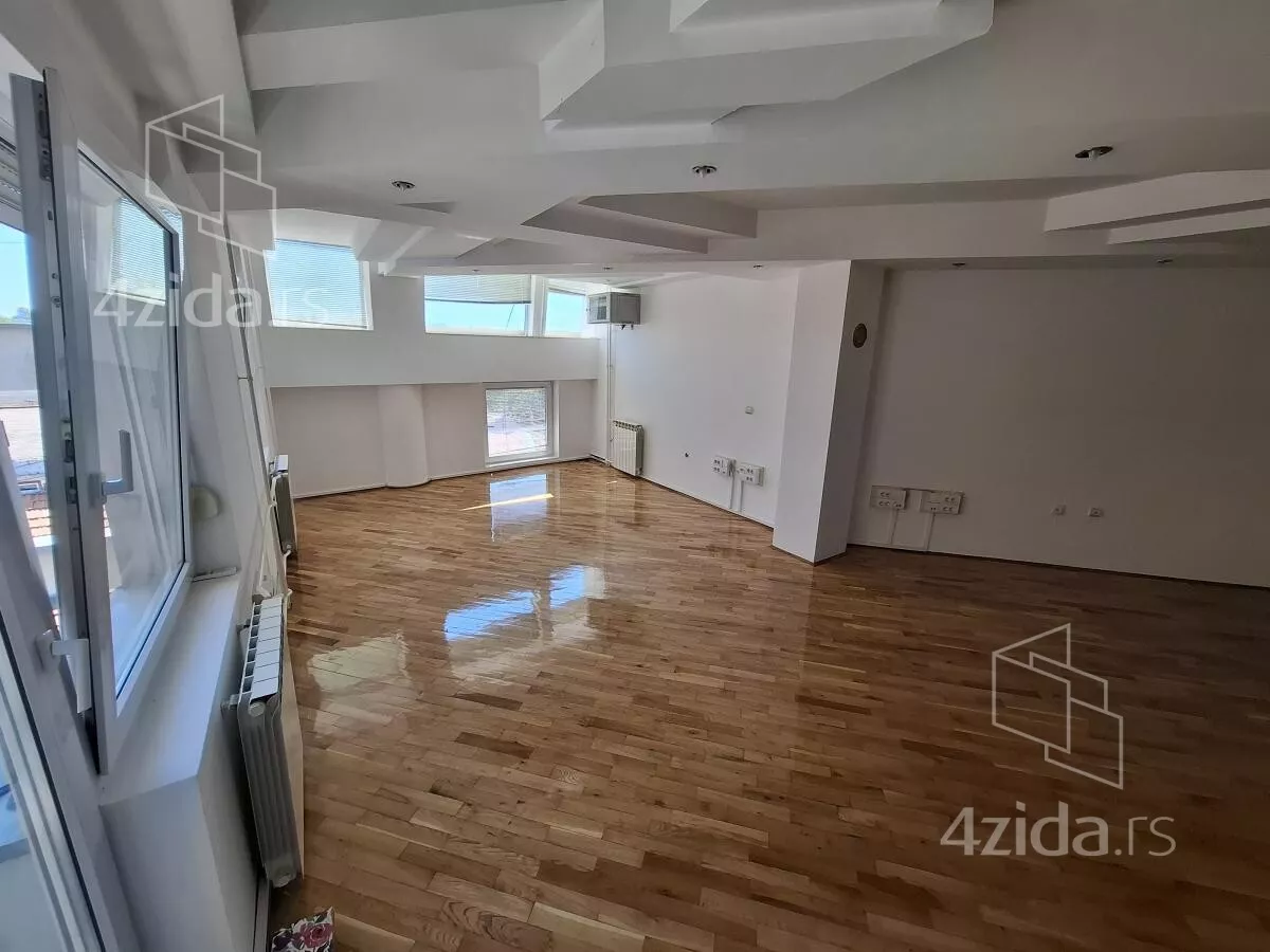 Šestosoban stan | 4zida