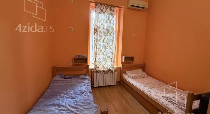 Šestoiposoban stan | 4zida