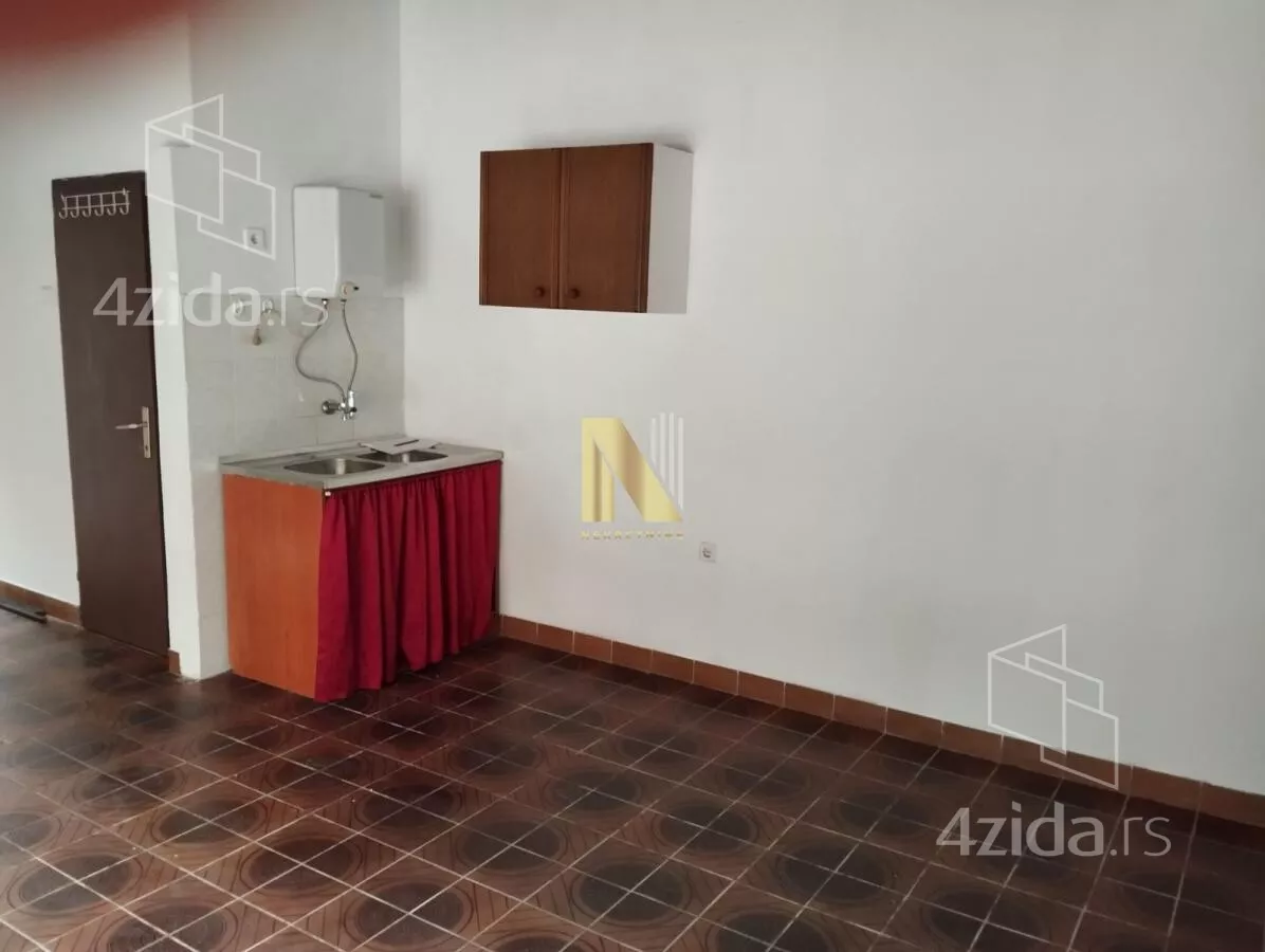 Lokal | 4zida