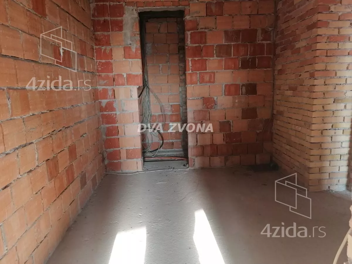 Poslovna zgrada | 4zida