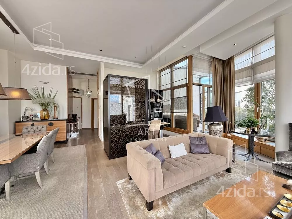 Šestoiposoban stan | 4zida