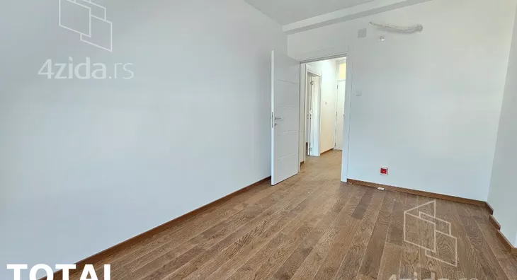 Šestoiposoban stan | 4zida