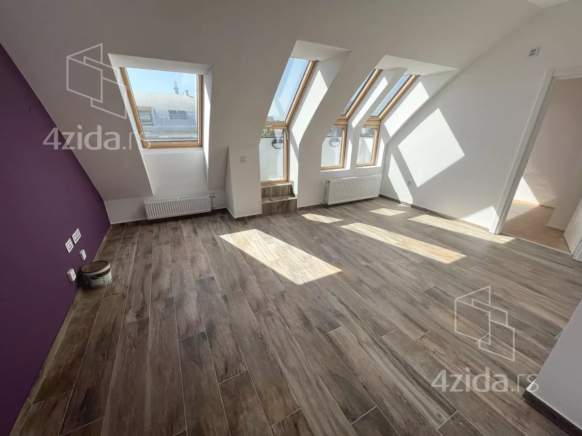 Šestosoban stan | 4zida