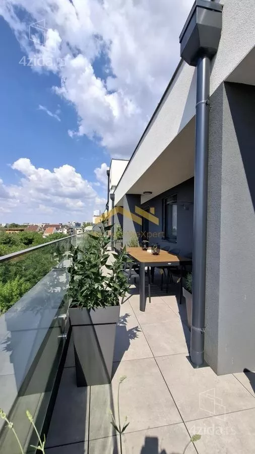 Četvoroiposoban stan | 4zida