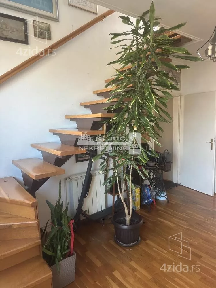 Četvoroiposoban stan | 4zida