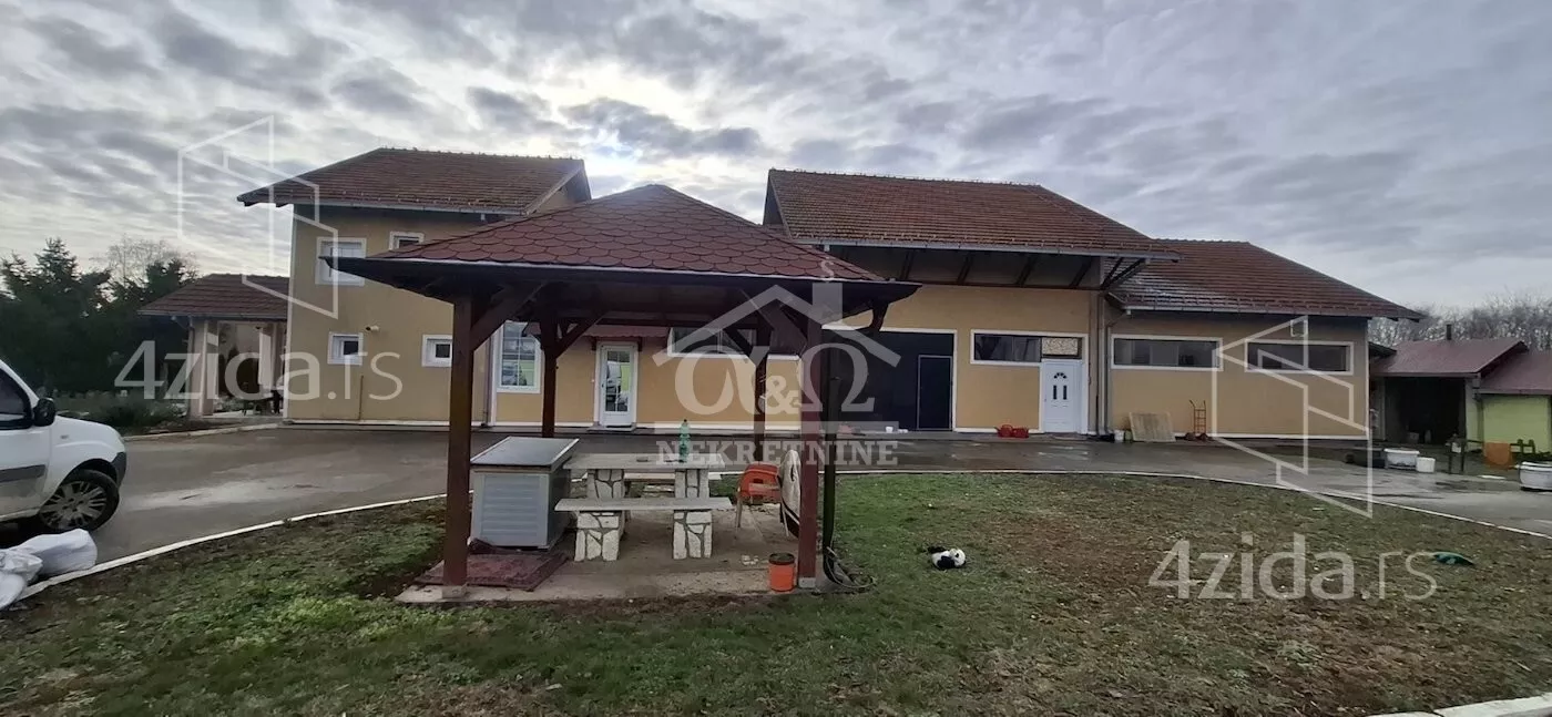 Poslovna zgrada | 4zida