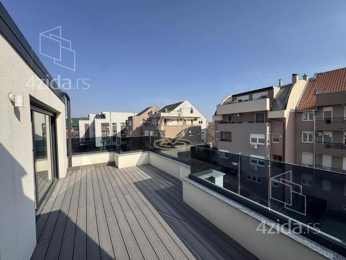 Šestosoban stan | 4zida