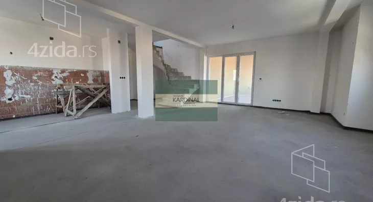 Šestosoban stan | 4zida