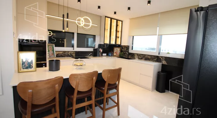 Šestosoban stan | 4zida